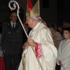il vescovo in processione